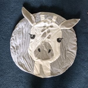 Giraffe gray nursery rug